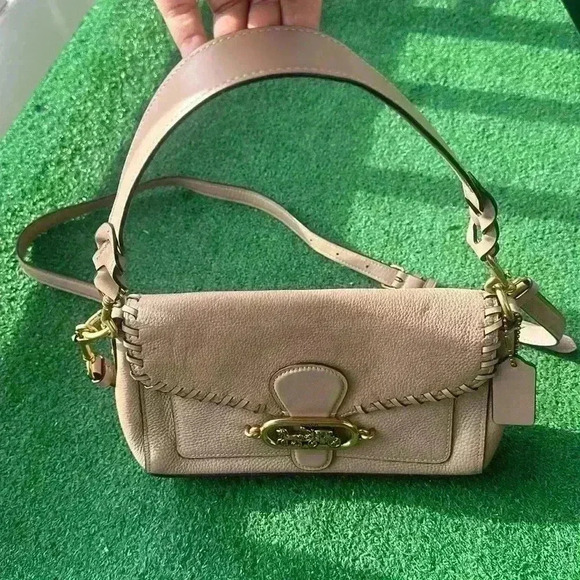 COACH - Picture 3 of 6